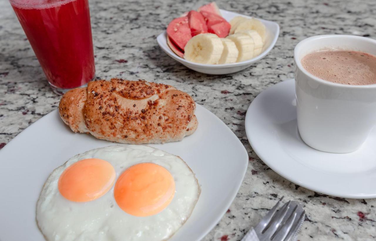 Hotel Casa Quinta Embajada Bogota Ngoại thất bức ảnh